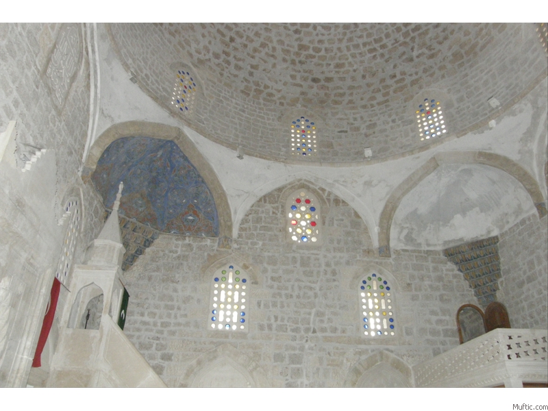The Hadzi-Alija Mosque has been reconstructed as well as the Sisman-Ibrahimpasina medresa and the Gavran Kapetanovic house, all of which are open to visitors. 