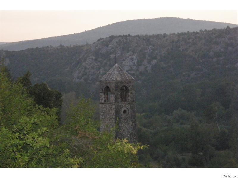 The most striking object in Pocitelj is the Sahat-kula, a silo-shaped fort that towers from the top of the hill above the town. It housed watchmen and military to guard against possible invasion from the Neretva Valley. <br/>